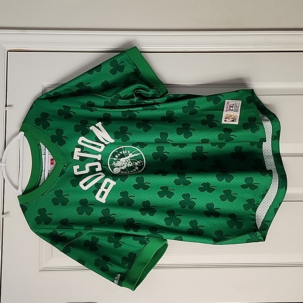 Boston Celtics Hard Wood Classic Jesey by Mitchell & Ness. (2x) All green/ white
